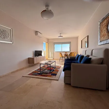 Seafront Paradise Port 에스테포나